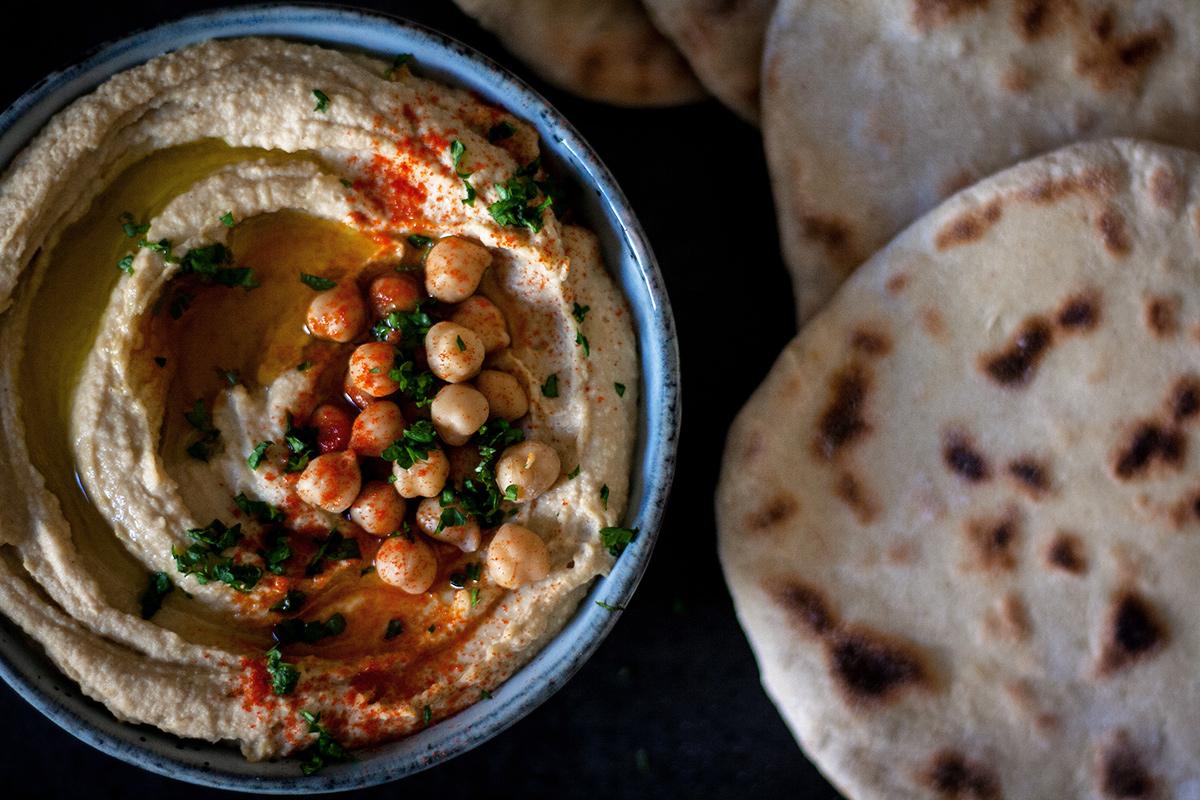 Rezeptbild: 5-Zutaten-Hummus mit Pfannenbrot