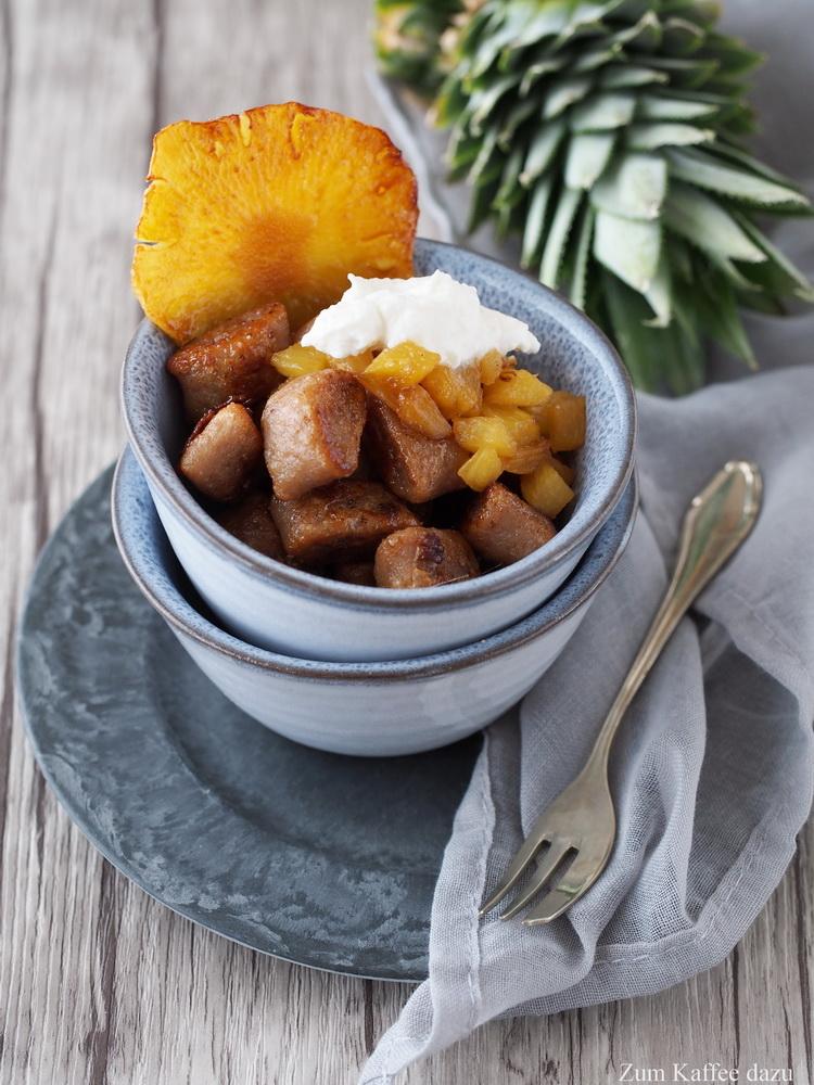 Rezeptbild: Karamellisierte Kastanien-Knöpfchen mit Ananas-Kompott