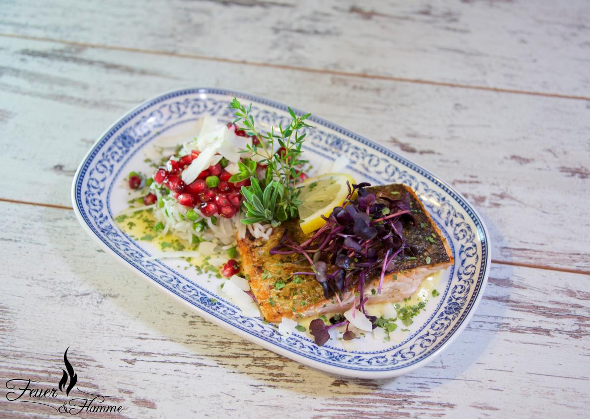 Rezeptbild: Gebratener Wildlachs an Pfirsichsauce 