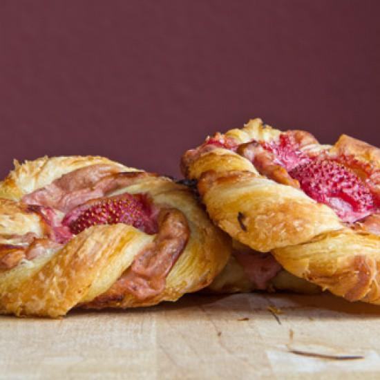 Rezeptbild: Erdbeer-Mandel-Schnecken