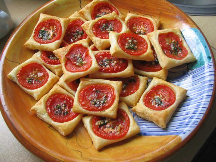 Rezeptbild: Blätterteig-Tomaten-Quadrate