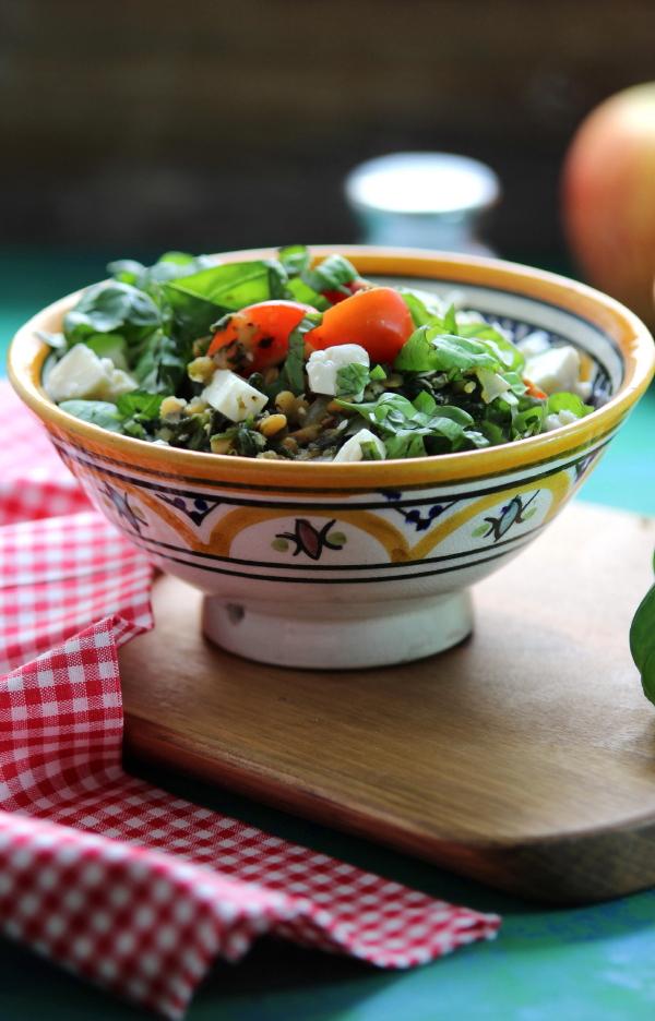 Rezeptbild: Warmer roter Linsensalat mit Spinat und Schafskäse