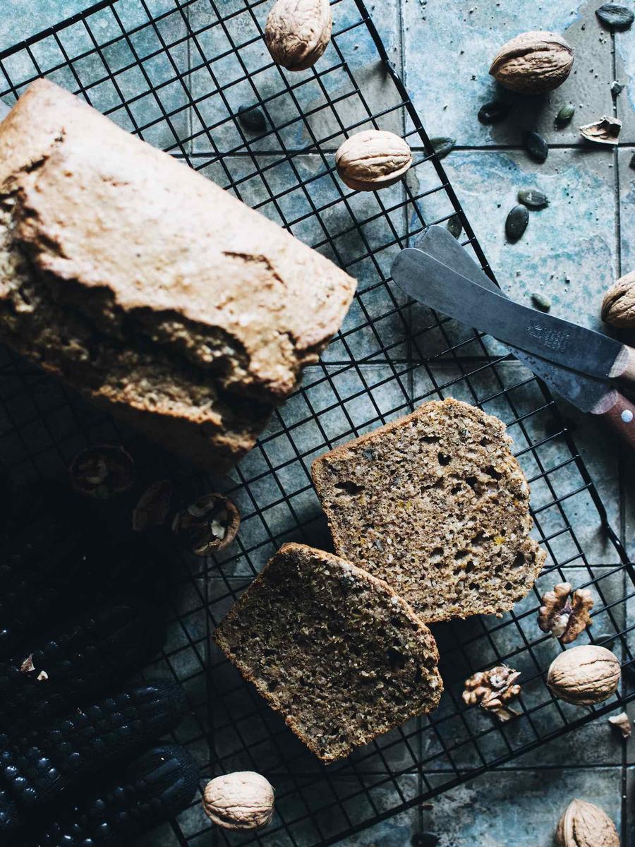 Rezeptbild: SAFTIGER KÜRBIS-WALNUSS-KUCHEN