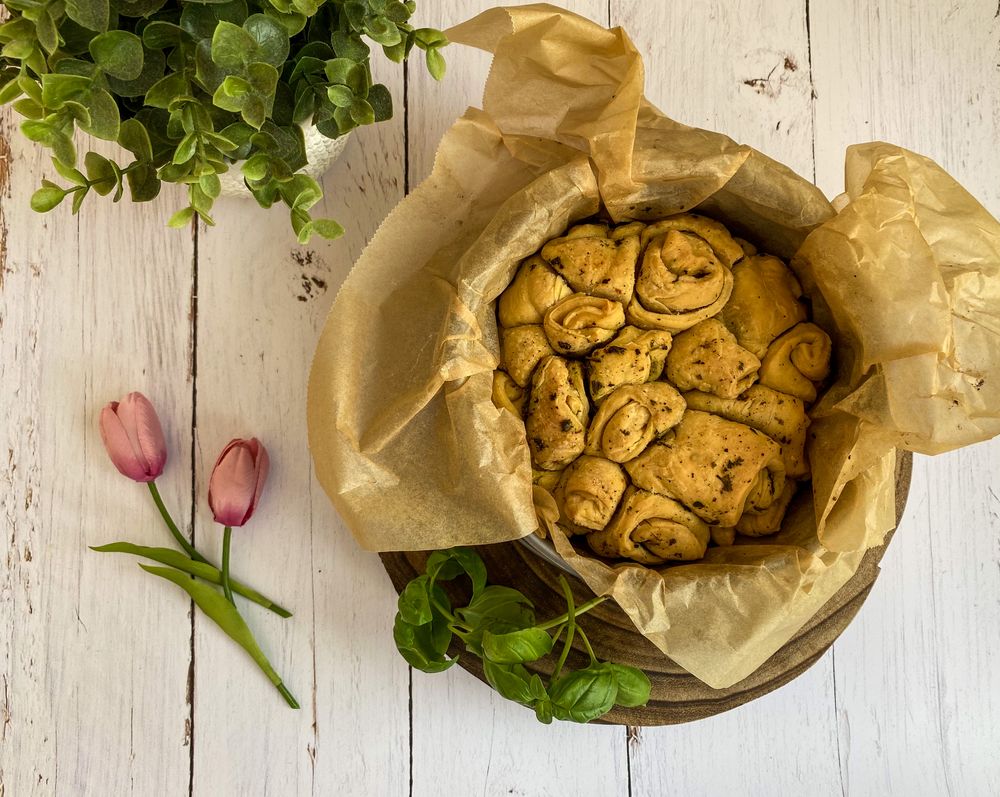 Rezeptbild: Frühlingshaftes Kräuterzupfbrot