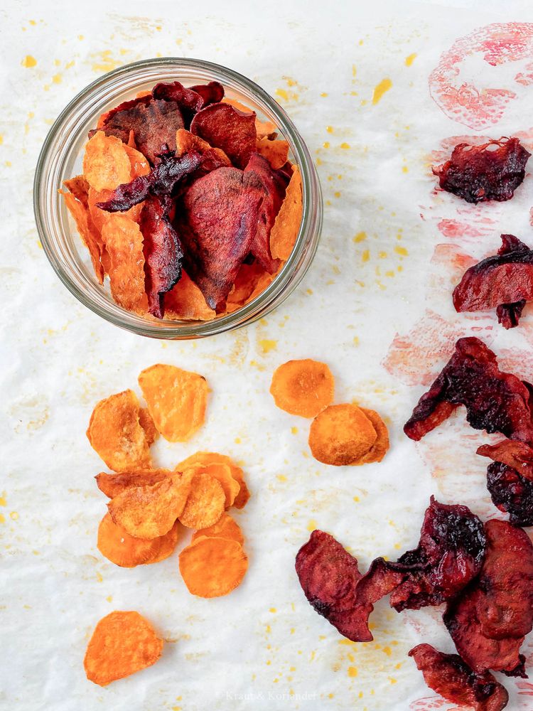 Rezeptbild: Bunte Gemüsechips aus Süßkartoffeln und rote Bete