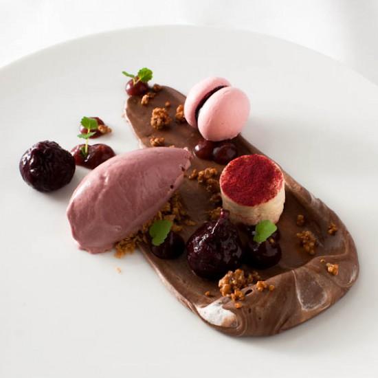 Rezeptbild: rote bete | schokoladenpudding | quinoa | rotwein eiscreme