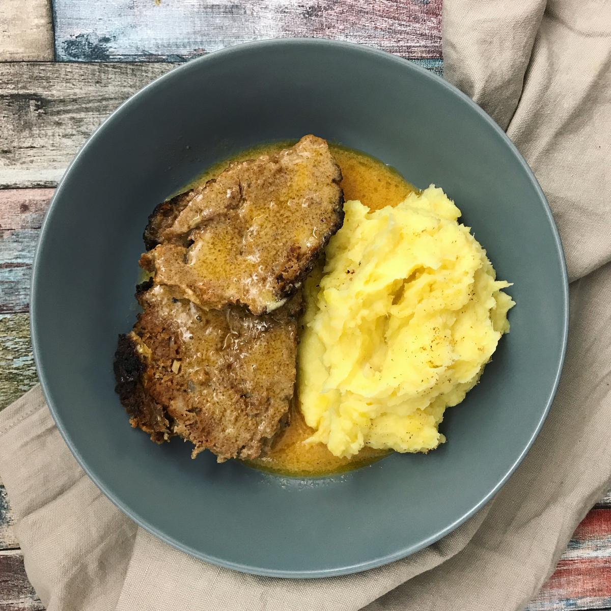 Rezeptbild: Hackbraten mit Kartoffel-Pastinaken-Püree