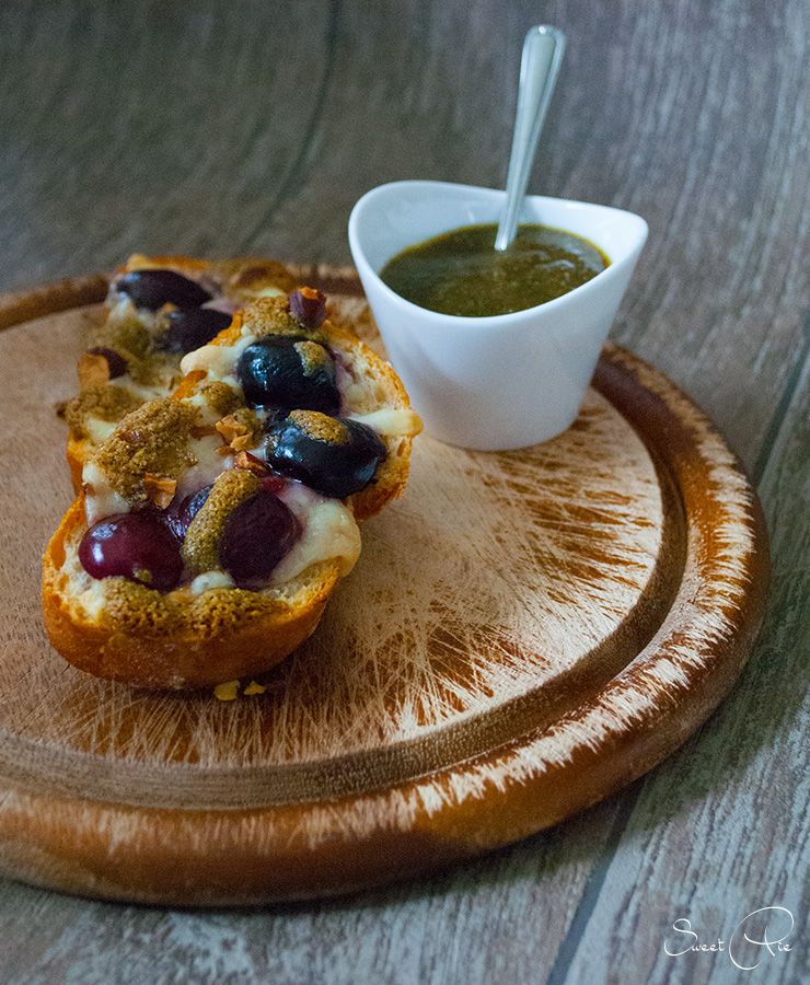 Rezeptbild: Montaditos mit Schafskäse & Kirschen