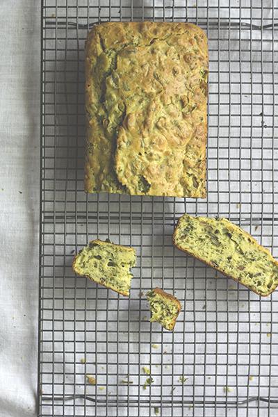 Rezeptbild: Rucola-Basilikum-Kuchen mit Pinienkernen