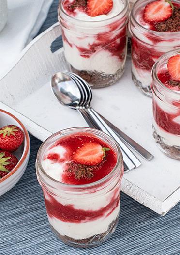 Rezeptbild: Erdbeer-Dessert im Glas