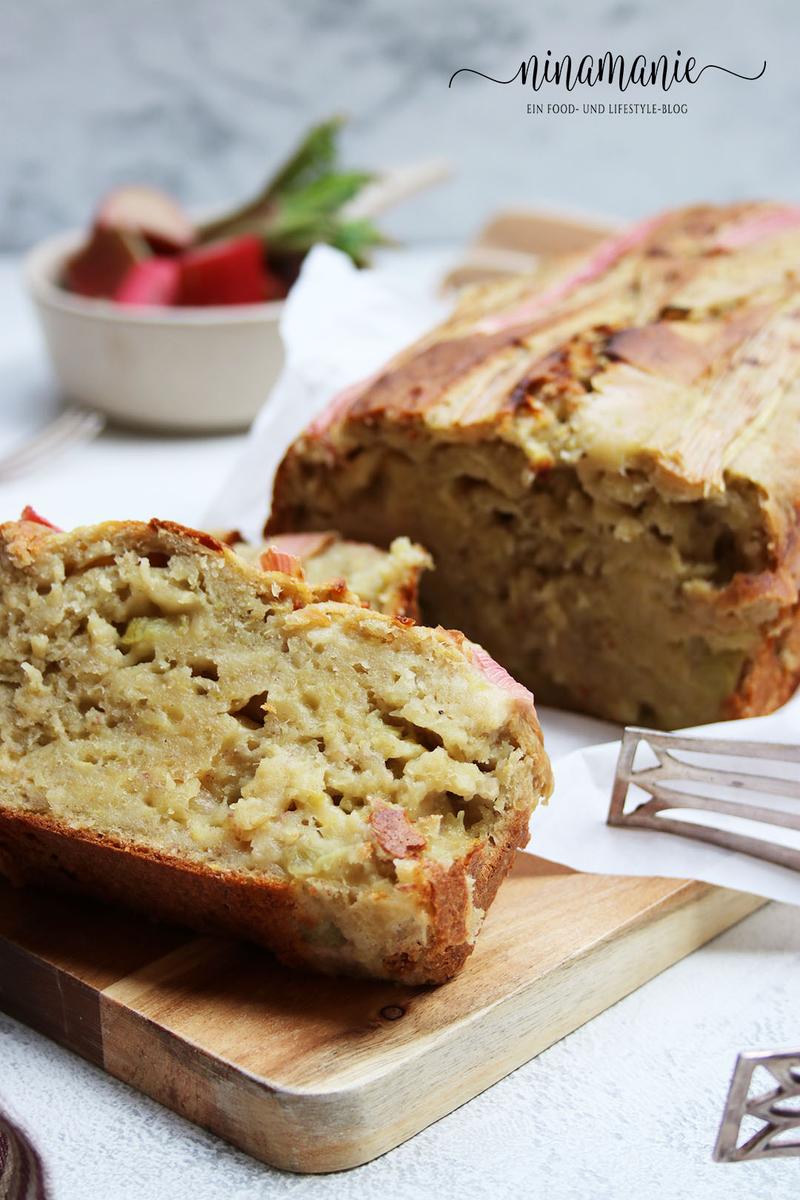 Rezeptbild: Bananen-Rhabarber-Kuchen