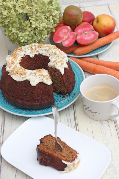 Rezeptbild: Apfel-Karotten-Schokoladen-Gugelhupf | Schnell und Einfach gemacht