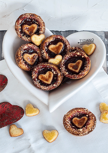 Rezeptbild: Kleine Herz-Tartelettes mit Himbeergelee