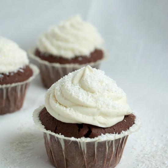 Rezeptbild: Schoko-Kokos-Cupcakes {Chocolate Coconut Cupcakes}