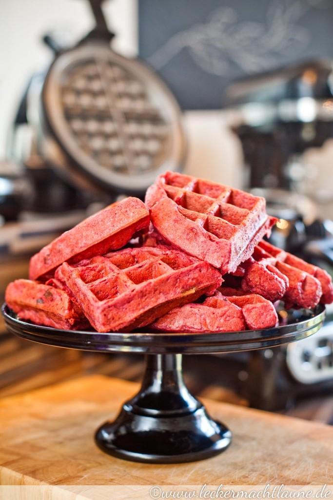 Rezeptbild: Rote Beete-Speck-Waffeln