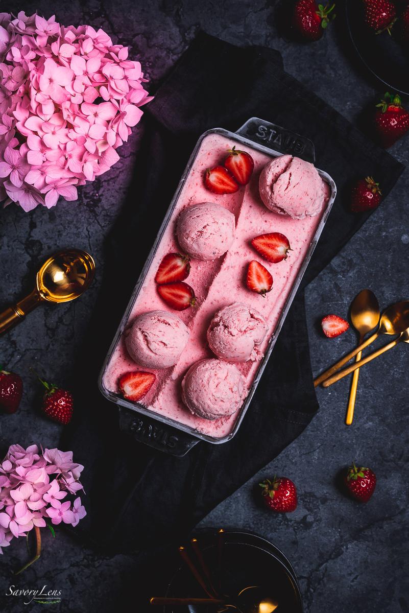 Rezeptbild: Fruchtiges Erdbeereis mit Lillet