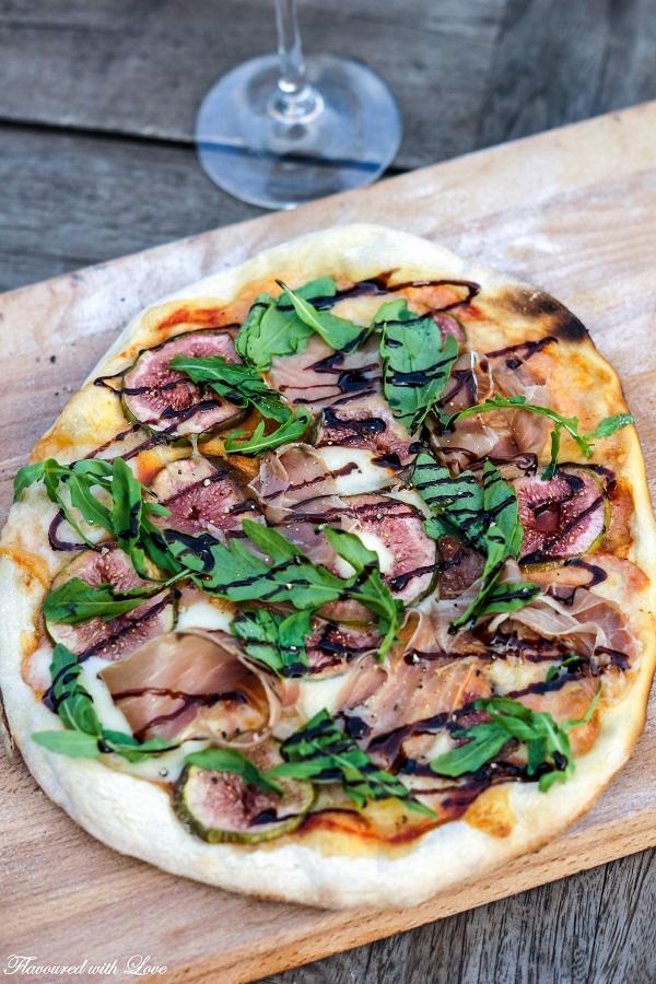 Rezeptbild: Pizza mit Prosciutto und Feigen