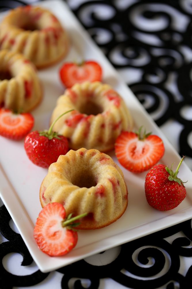 Rezeptbild: Erdbeergugls mit Amaretto