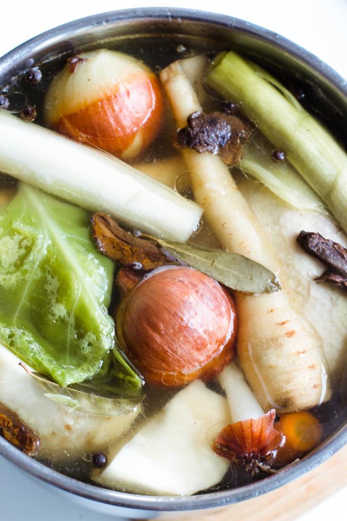Rezeptbild:  HAUSGEMACHTE HÜHNERSUPPE