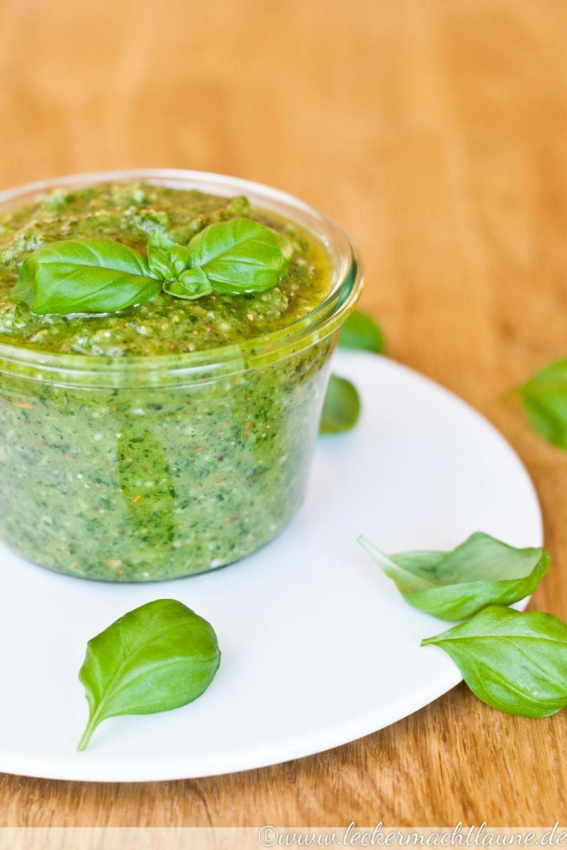Rezeptbild: Basilikum-Pesto {pesto alla genovese}
