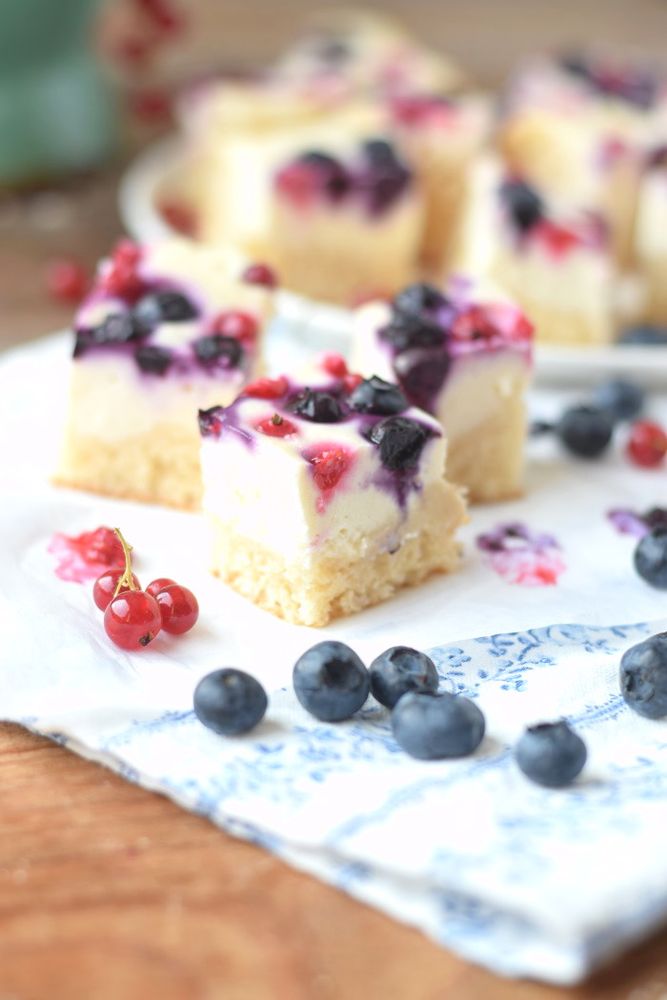 Rezeptbild: Quarkkuchen Würfel mit Beeren