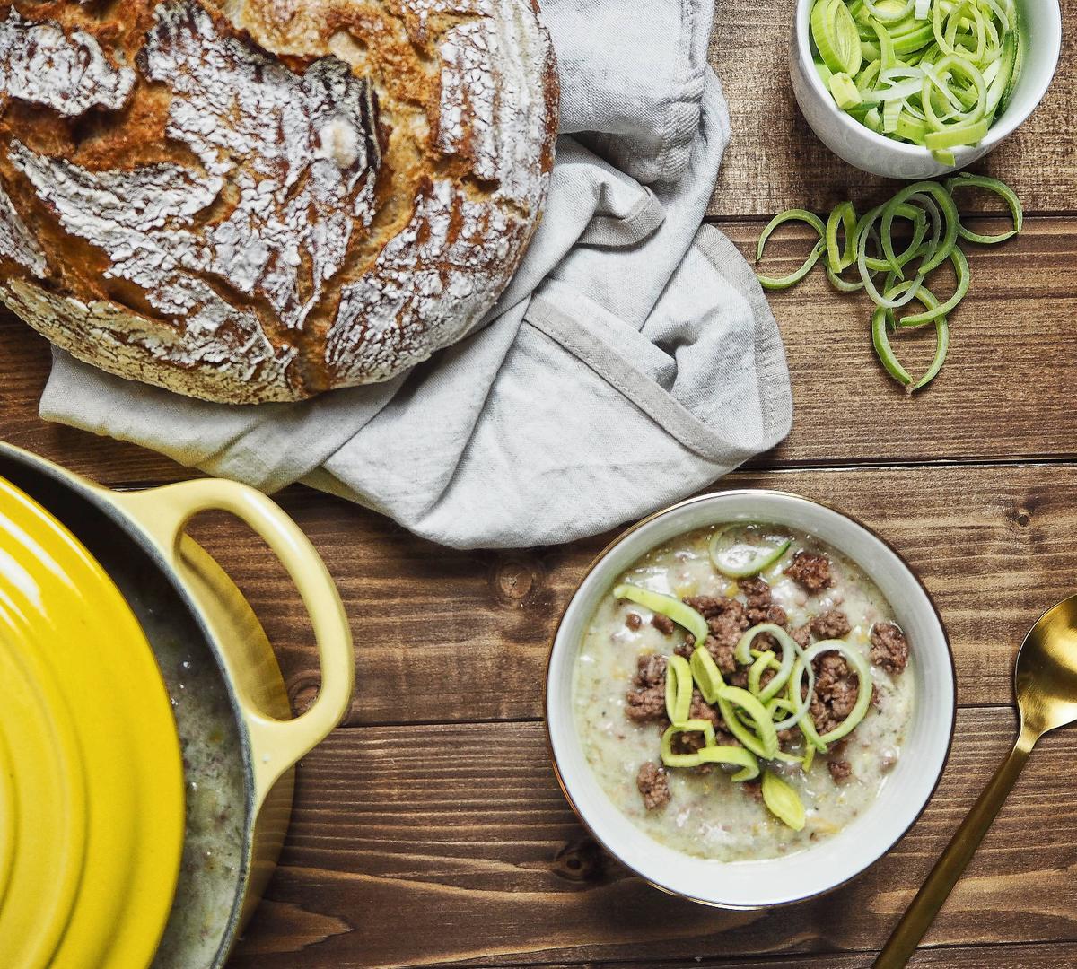Rezeptbild: Hackfleisch-Käse-Lauch-Suppe