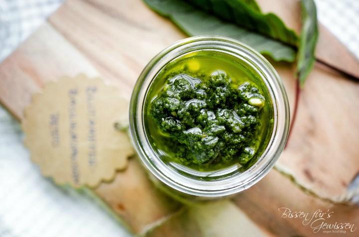 Rezeptbild: Veganes Wildkräuterpesto aus Blutampfer und Cashew