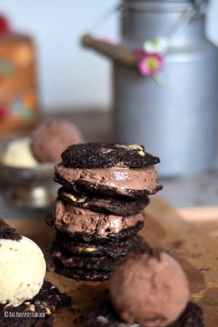 Rezeptbild: Double Chocolate Chip Cookies & helles und dunkles Mokka Eis