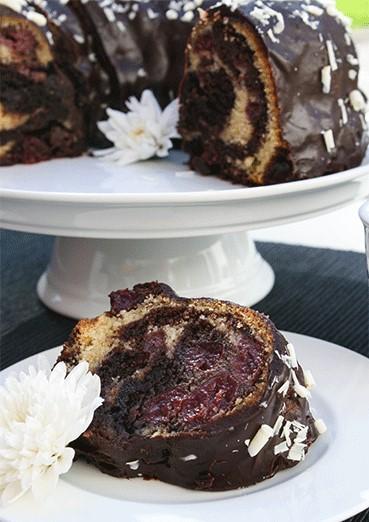 Rezeptbild: Marmor-Gugelhupf mit Kirschen