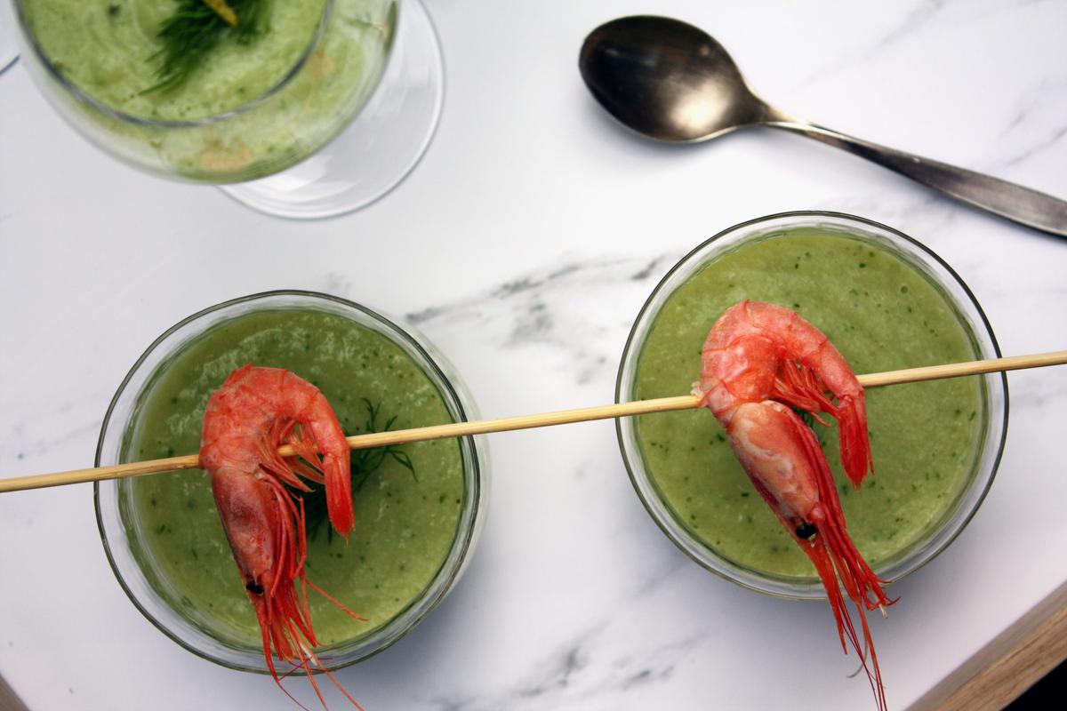 Rezeptbild: Schnelle Avocado-Gurken-Suppe mit Knoblauchöl 