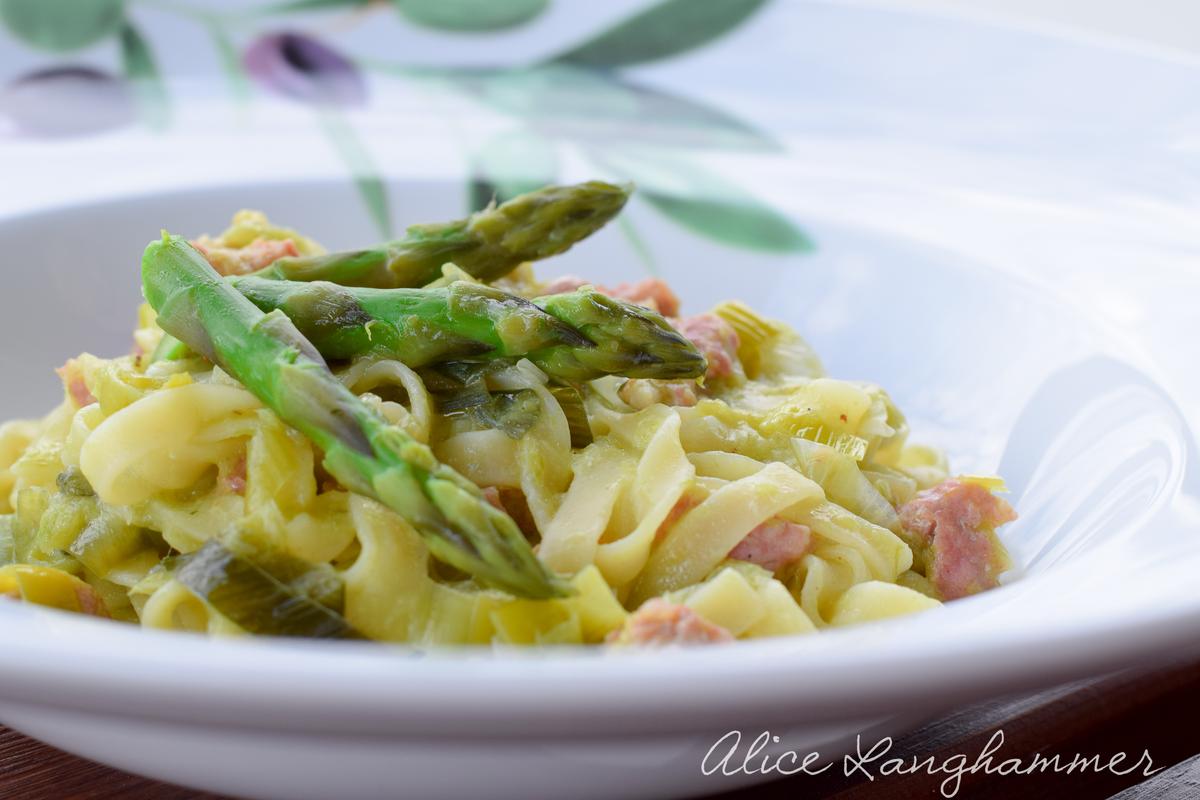 Rezeptbild: Pasta mit Spargel, Salsiccia und Lauch