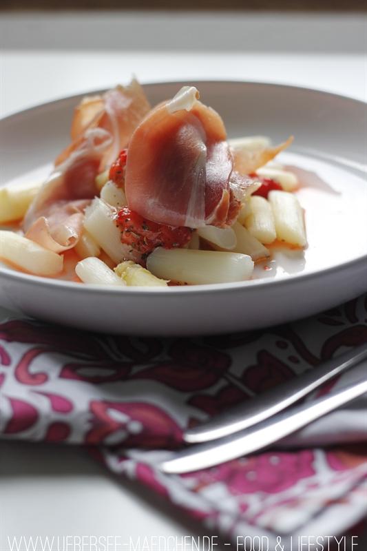 Rezeptbild: Spargel-Salat mit Erdbeer-Dressing