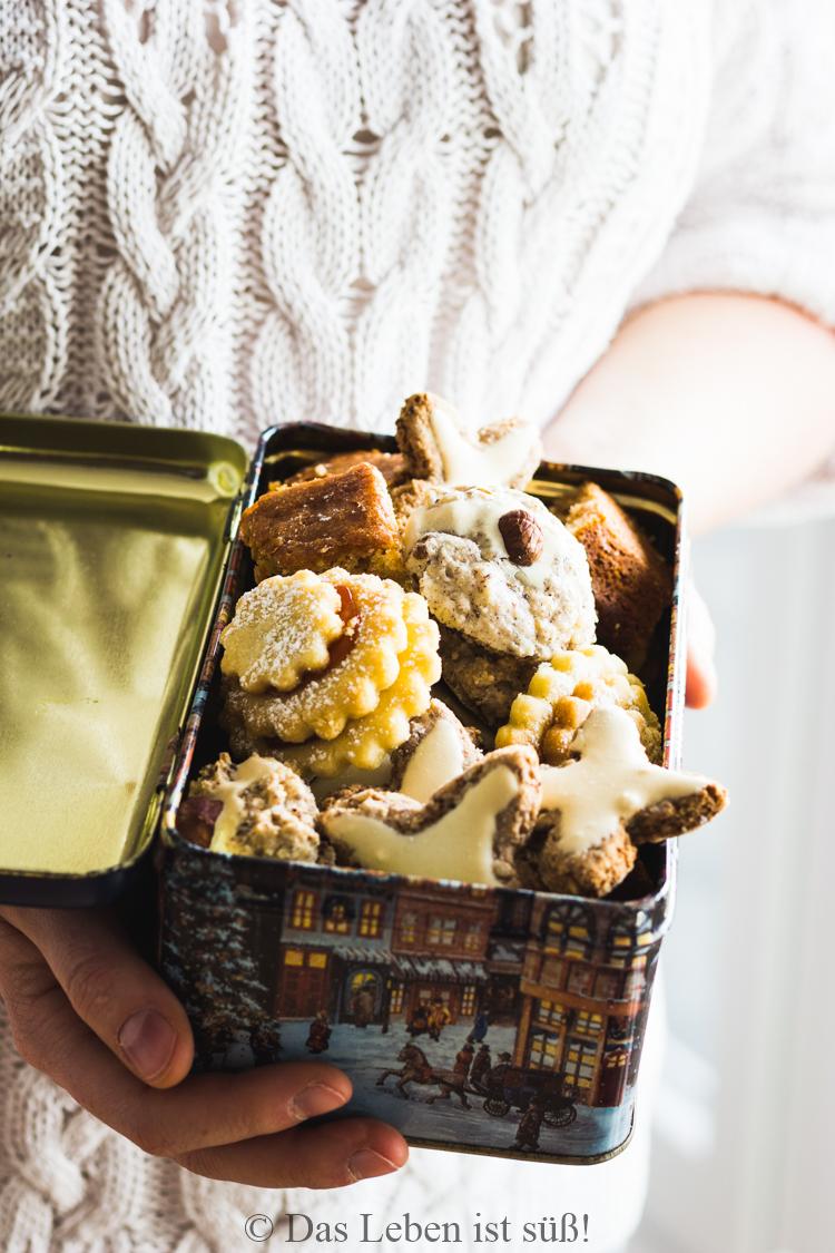 Rezeptbild: Weihnachtsplätzchen (Honiglebkuchen, Zimtsterne, Spitzbuben und Haselnussmakronen)