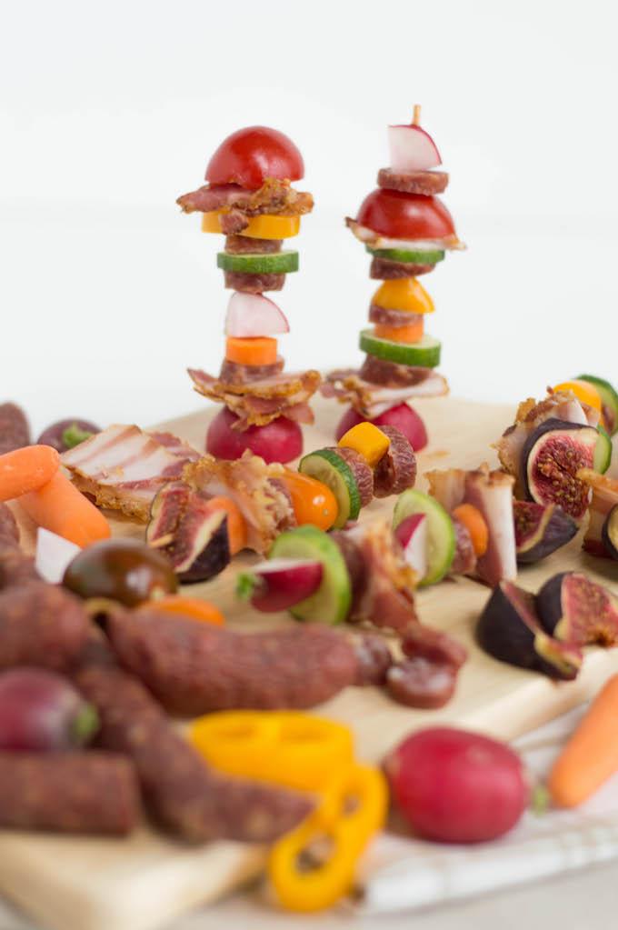 Rezeptbild: Jausenspieße – eine österreichische Brettljause mal anders
