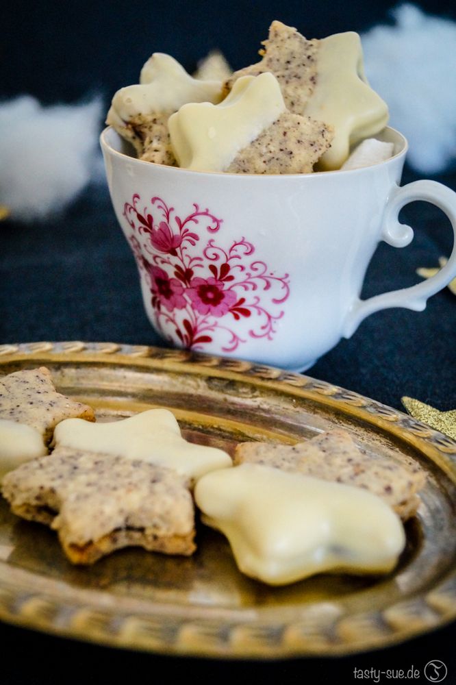 Rezeptbild:  Mohnsterne mit Plaumenmus und Kokosflocken