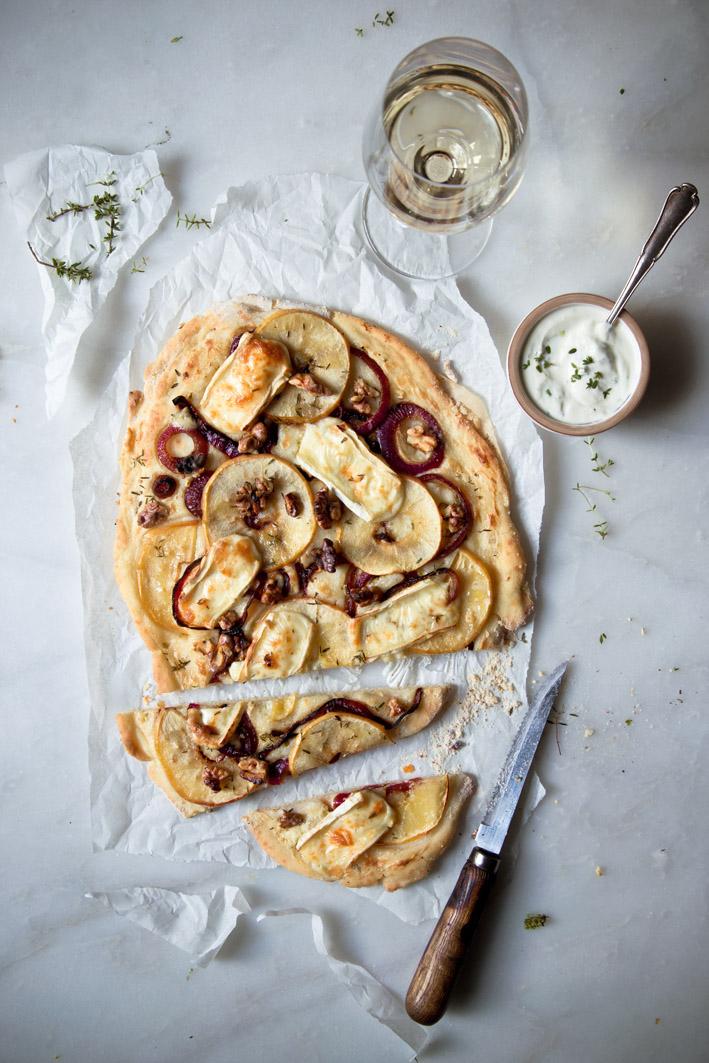 Rezeptbild: Flammkuchen mit Apfel und Brie