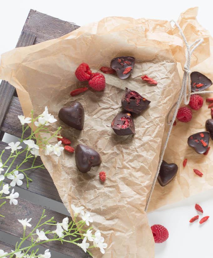 Rezeptbild: Paleo Pralinen mit Himbeer-Herz