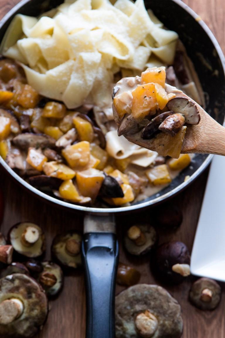 Rezeptbild: NUDELN MIT KÜRBIS UND PILZEN