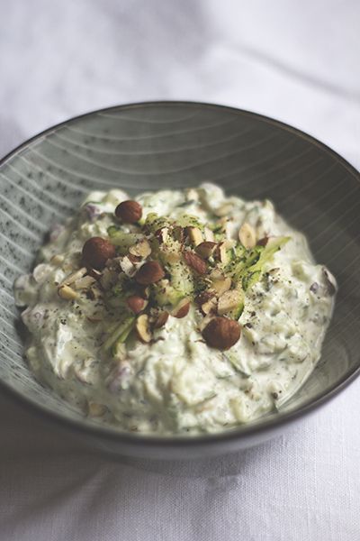 Rezeptbild: Zucchini-Joghurt mit Haselnüssen