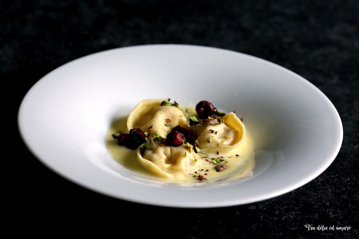 Rezeptbild: Ravioli di cipolle con fonduta di Taleggio