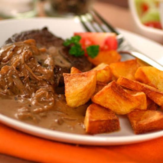 Rezeptbild: Steak mit Zwiebel-Whiskey-Rahm-Sauce