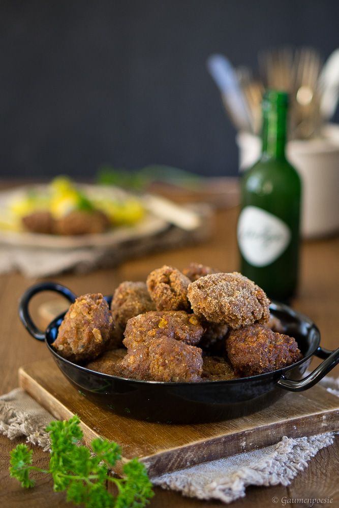 Rezeptbild: Faschierte Laibchen mit Petersilerdäpfel
