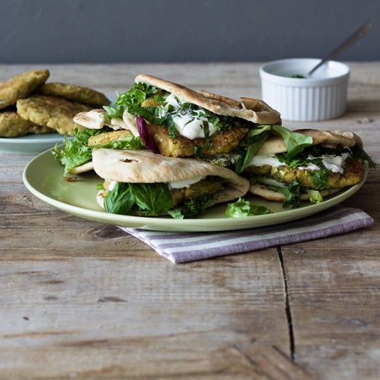 Rezeptbild: Zucchini-Burger in Fladenbrot