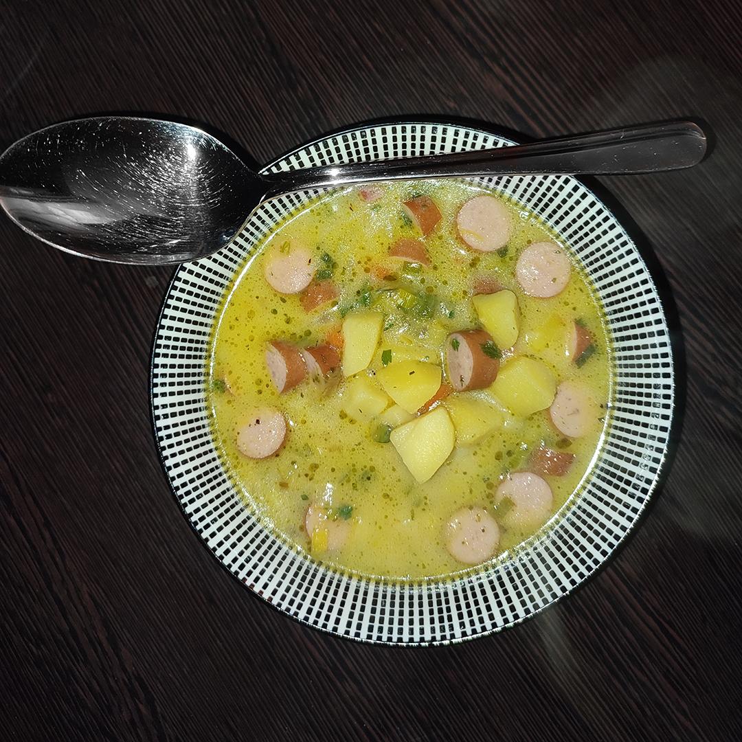 Rezeptbild: Kartoffelsuppe mit Würstchen