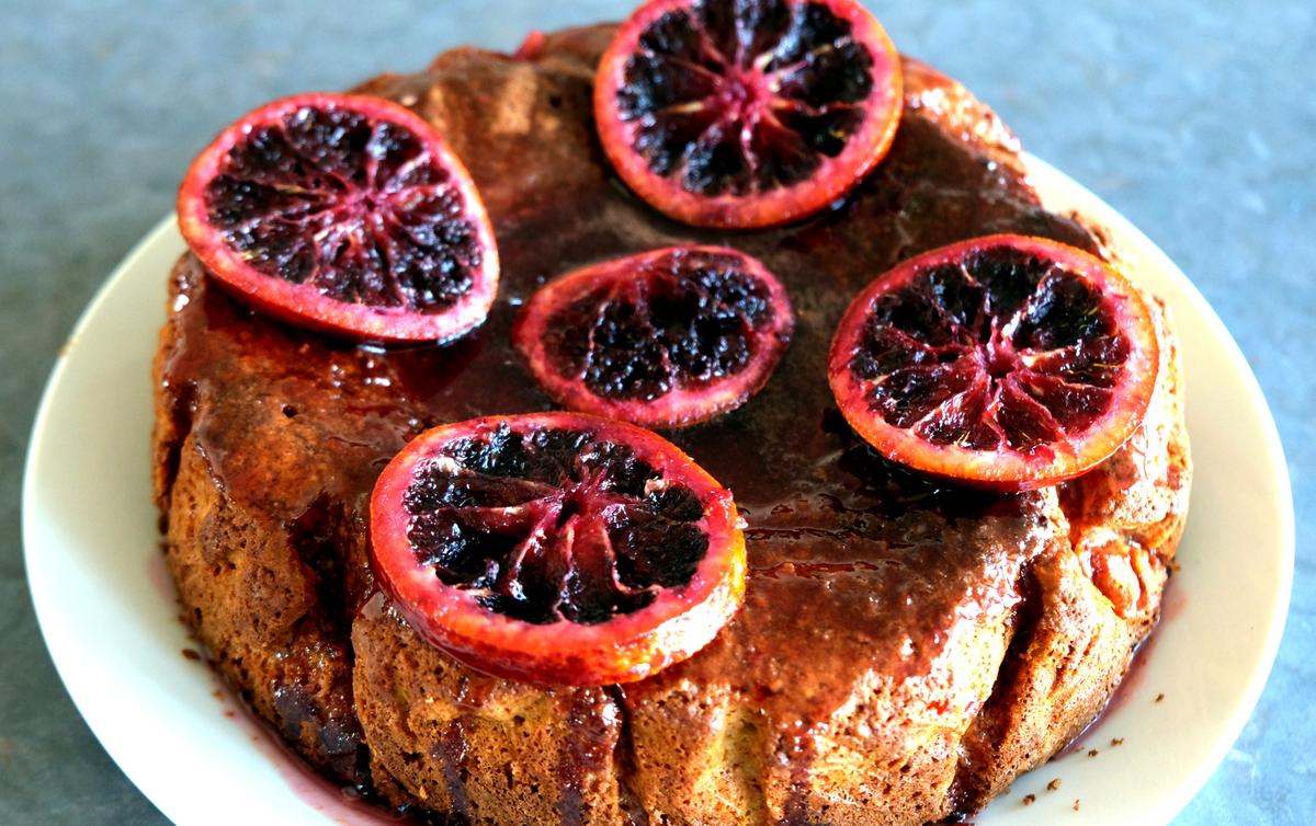 Rezeptbild: Glutenfreier Blutorangen Kuchen mit karamellisierten Blutorangen