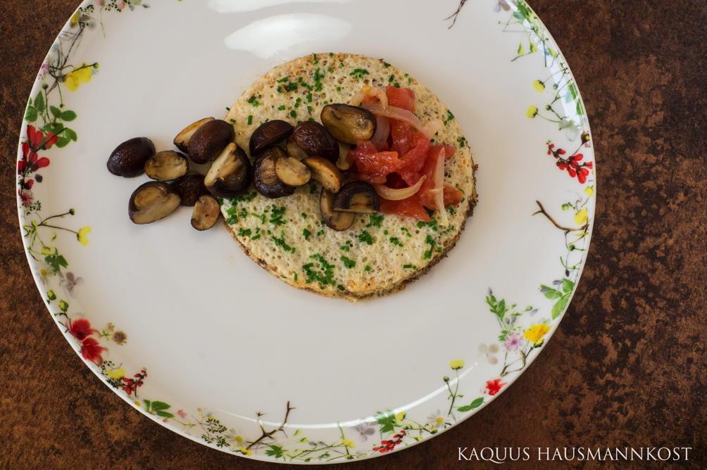 Rezeptbild: Omelett mit Champignons und Tomate