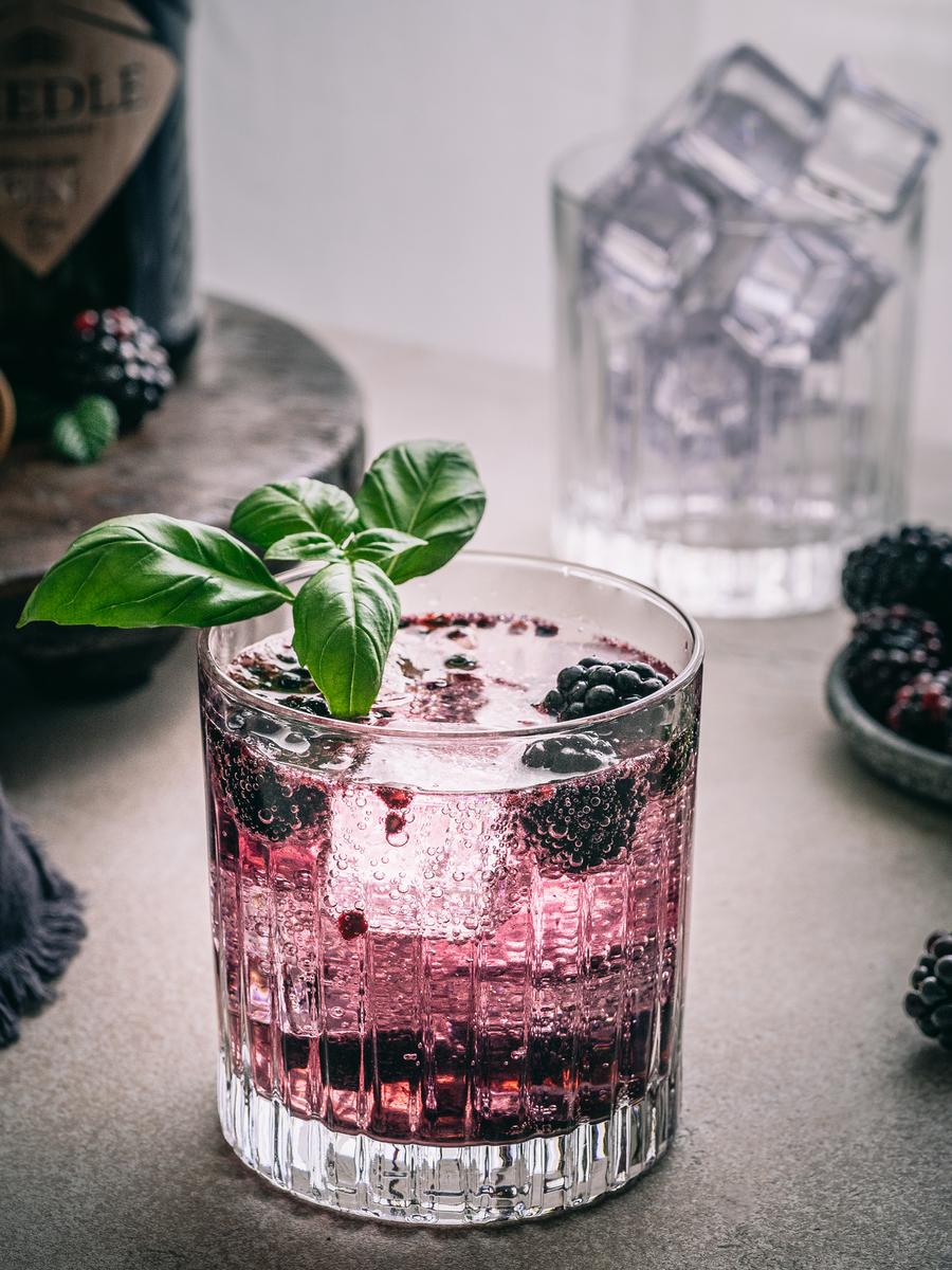 Rezeptbild: Brombeer & Basilikum Gin Fizz