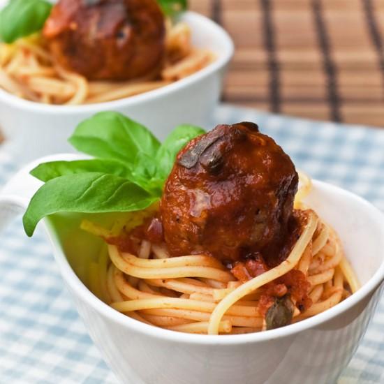 Rezeptbild: Fleischbällchen mit Tomatensauce und Pasta