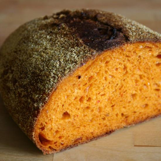 Rezeptbild: Tomatenbrot mit Polentakruste