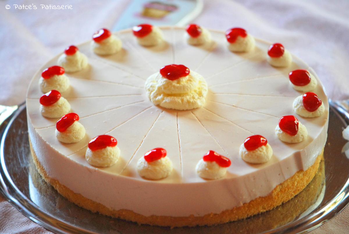 Rezeptbild: Sommerliche Johannisbeer-Torte mit Creme de Cassis